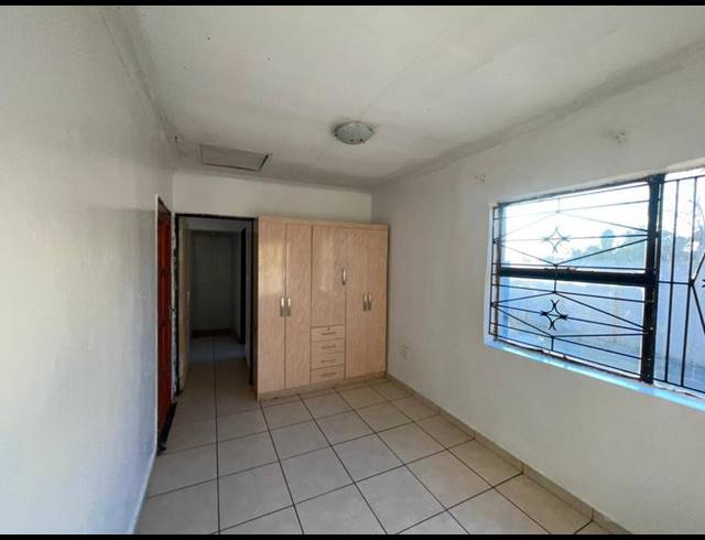 2 BEDROOM PROPERTY TO RENT IN LENASIA EXT 2